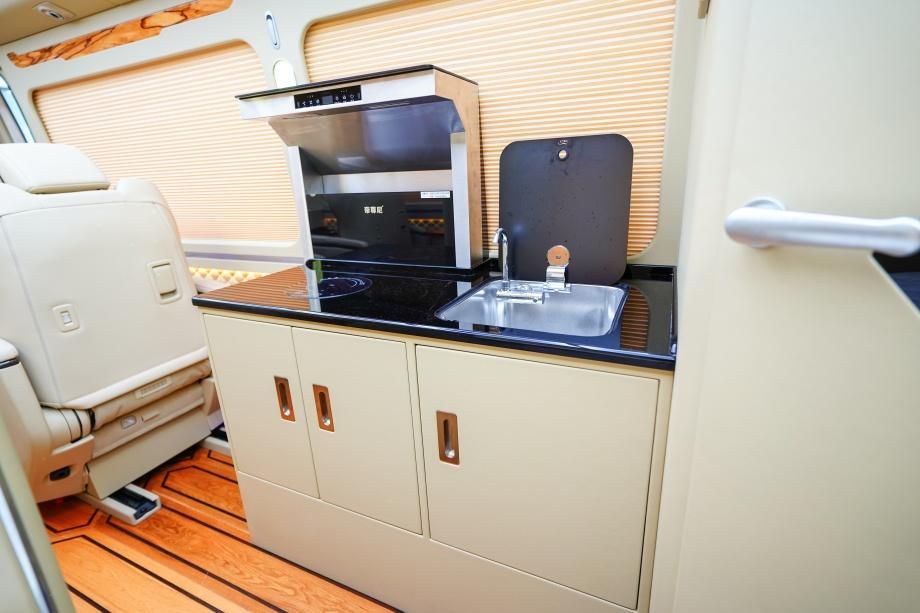 优惠多少钱 6座带床带卫生间新款落地价AG真人游戏平台丰田考斯特房车版最新(图3) 优惠多少钱 6座带床带卫生间新款落地价AG真人游戏平台丰田考斯特房车版最新(图3)