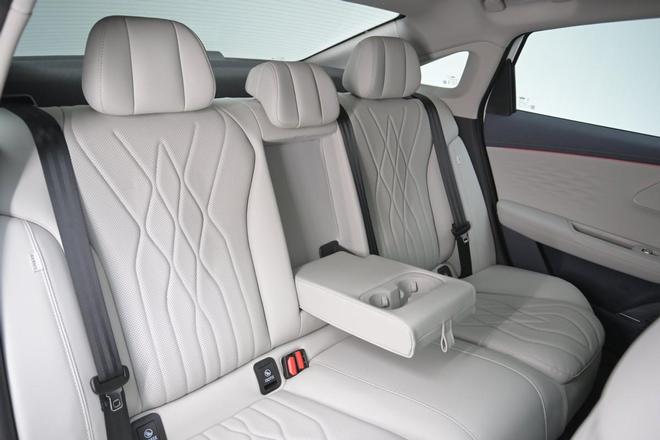 大空间风云A8才是真正的秋游无忧之选AG真人网1310km超长续航+越级(图3) 大空间风云A8才是真正的秋游无忧之选AG真人网1310km超长续航+越级(图3)